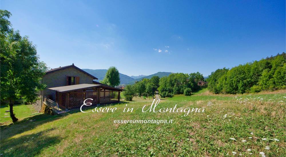 La casa fuori e il giardino