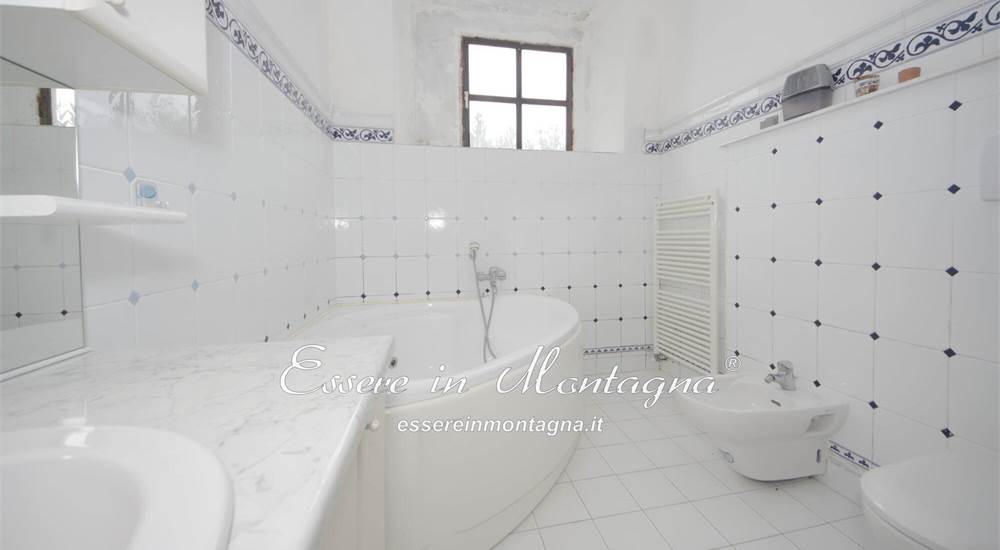 Il bagno della casa di sotto