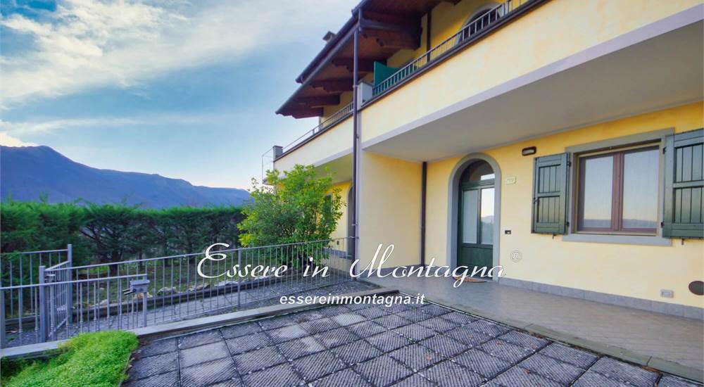 Esterno, il giardinetto