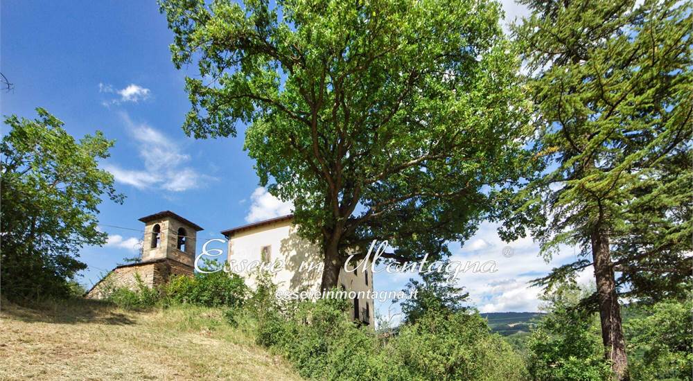 Il casale con torre campanaria