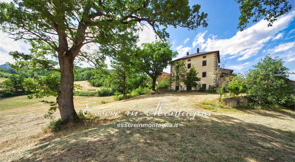 Il casale con torre campanaria