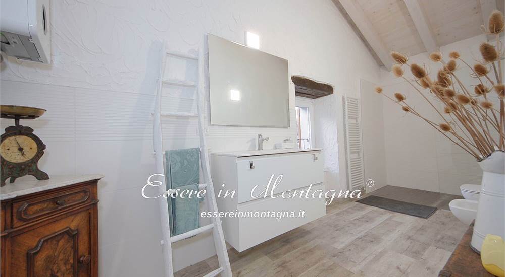 Il bagno con doccia in cristallo