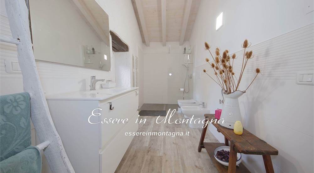 Il bagno con doccia in cristallo